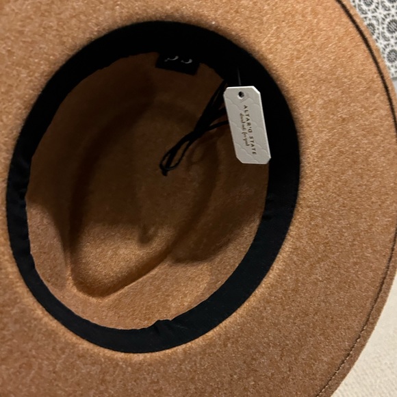 Hat - Picture 3 of 3